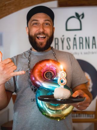 8888888888888888888 let! Už takhle dlouho tu s váma rýsujeme!🥳 Schválně! Jak dlouho už naše rýsy znáte? Víte, kde a jaký...